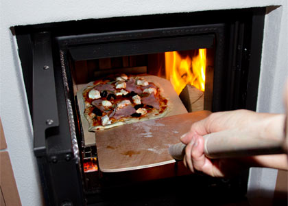 Kaminofen Pizza mit dem Ofeneinsatz | Pepperworld